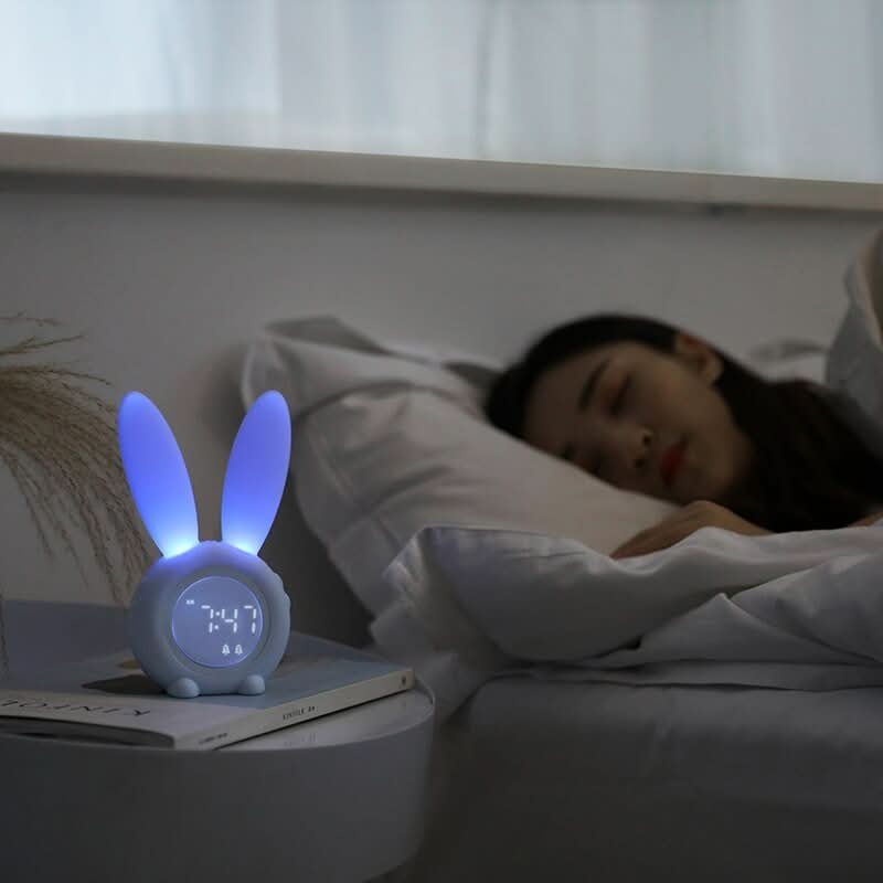 DreamGuard – Intelligentes Nachtlicht für Kleinkinder | Sanfte Weckfunktion & Schlafroutine