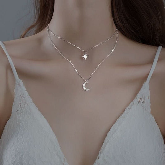 MOONSHINE NECKLACE – Doppelte Halskette mit Mondanhänger für romantische Eleganz