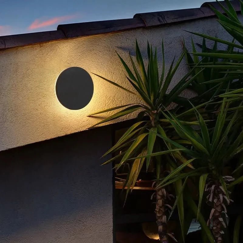 Orr Outdoor Wall Lamp – Minimalistische LED-Wandleuchte für moderne Außenbereiche