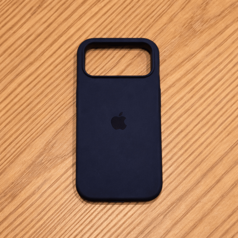 VELVIGUARD – MagSafe-kompatible Silikonhülle mit Soft-Touch Oberfläche für iPhone