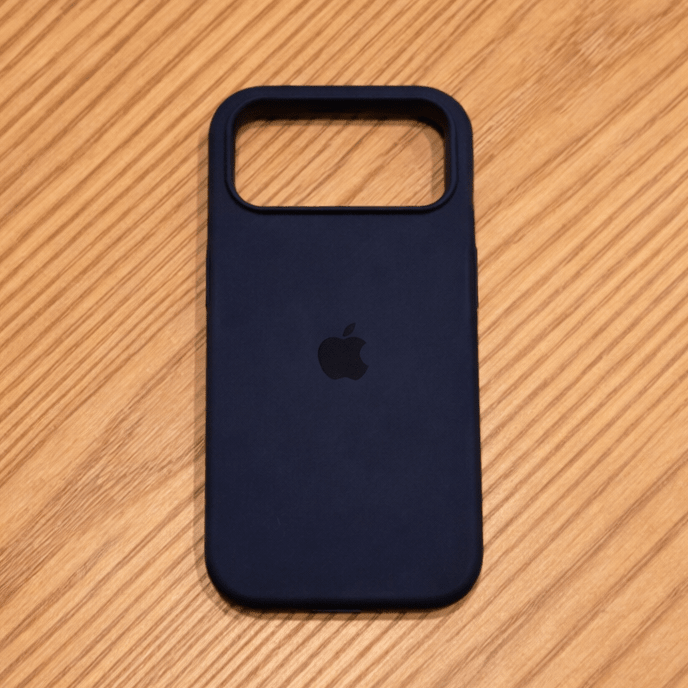 VELVIGUARD – MagSafe-kompatible Silikonhülle mit Soft-Touch Oberfläche für iPhone