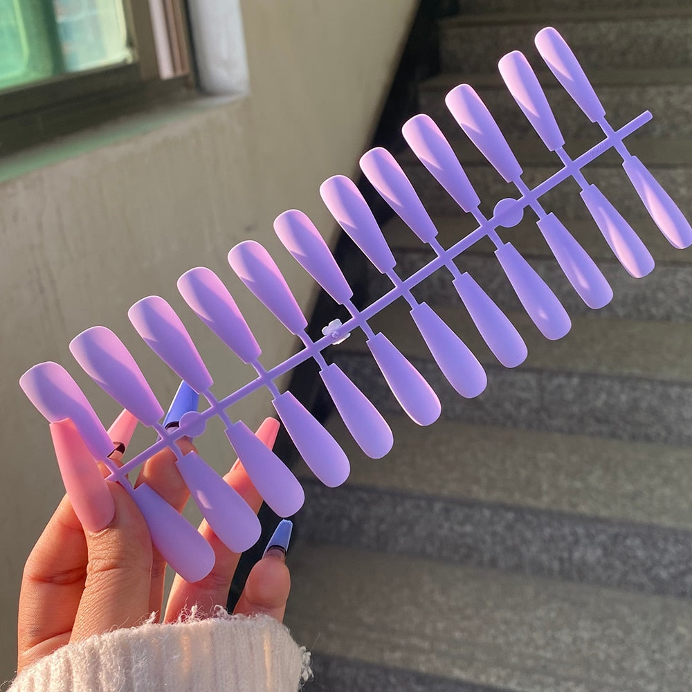 CHICNAILS – Unghie finte opache per look eleganti senza sforzo