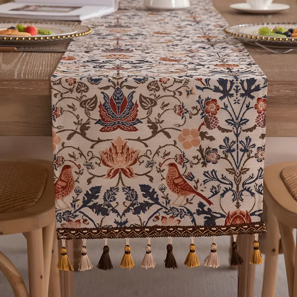 ClassicLinens – Elegante camino de mesa con motivo de flores y pájaros
