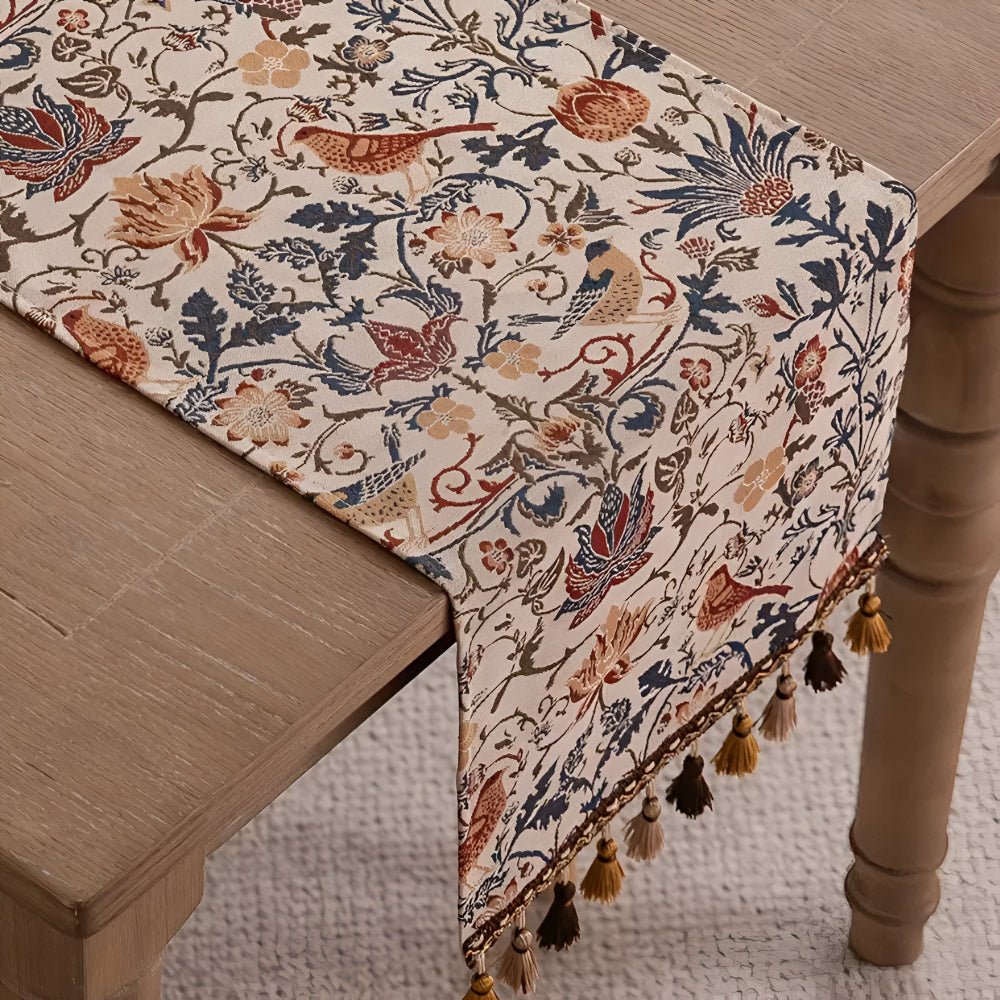 ClassicLinens – Elegante camino de mesa con motivo de flores y pájaros