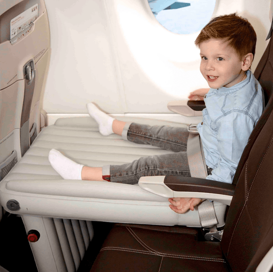 SkyNap – Komfortables Kinderflugbett für unterwegs für entspannten Schlaf
