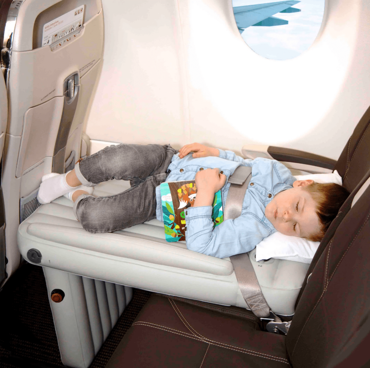 SkyNap – Komfortables Kinderflugbett für unterwegs für entspannten Schlaf