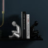 Liam - Kreative Buchstütze mit lesender Mann-Skulptur