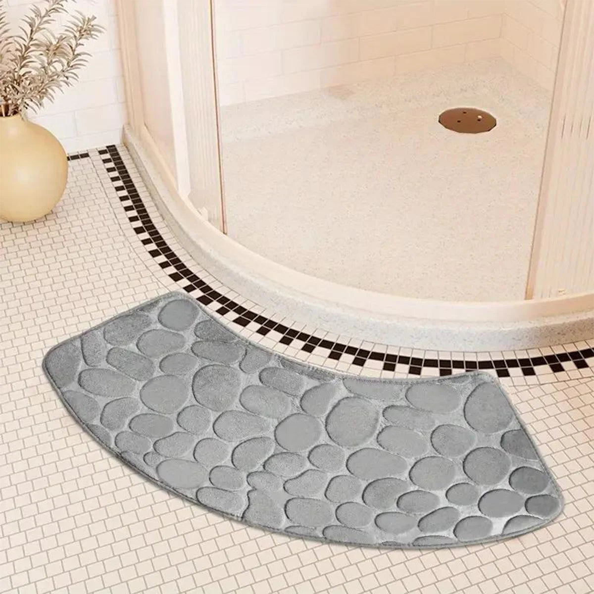 FLOWFORM BATH MAT – Badematte mit geschwungenem Design für Komfort & Sicherheit