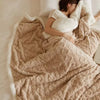 WinterWool Blanket – Flauschige Lammwolldecke für gemütliche Wintertage