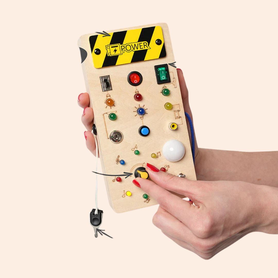 Discovery Play Montessori Busy Board | Entwickelt Feinmotorik | Hölzernes Aktivitätsbrett für Kleinkinder | Montessori-Sensorikspielzeug 1