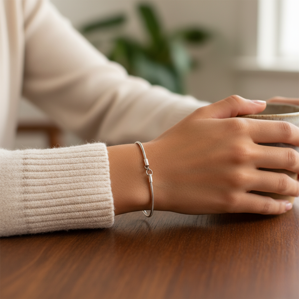 Elegante minimalistische Armbanduhr mit einzigartiger Schlangenschnalle für zeitlosen Stil 1