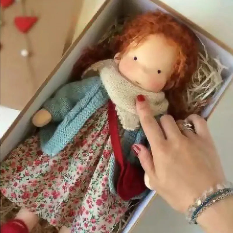 Selina – Poupée Waldorf en coton faite main pour un jeu créatif