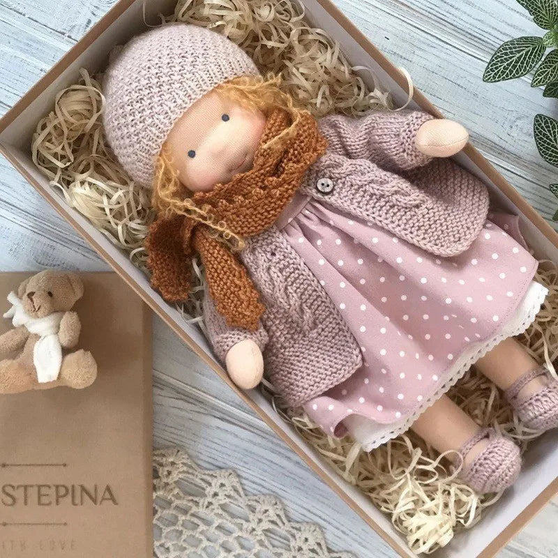 Selina – Poupée Waldorf en coton faite main pour un jeu créatif