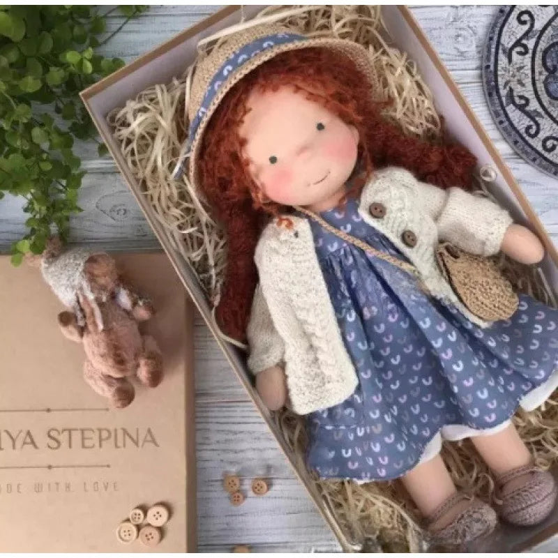 Selina – Poupée Waldorf en coton faite main pour un jeu créatif