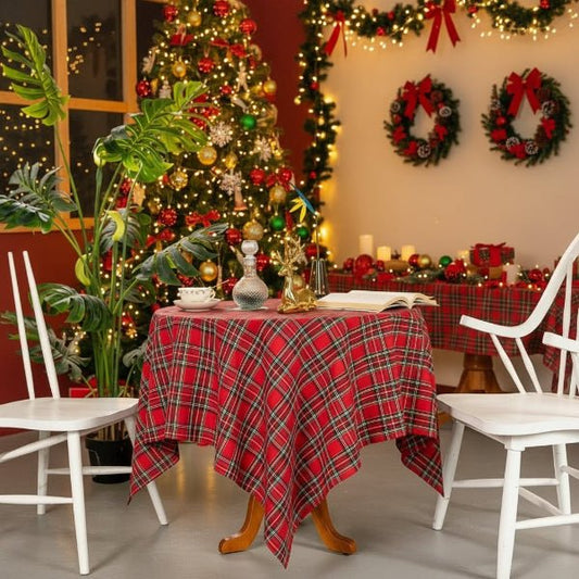Festliche Tischdecke Abwaschbar - Karomuster in Rot-Grün für Weihnachten 0