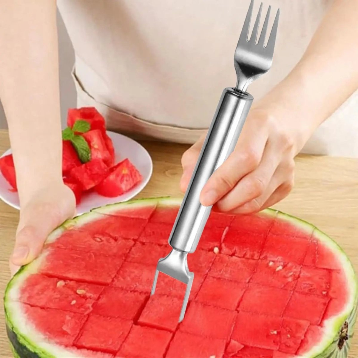 SnackGenie – 2-in-1 Obstschneider mit integrierter Gabel für frische Snacks