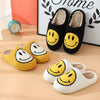 COZYTOES SLIPPERS – Flauschige Hausschuhe mit Smiley & Silikondämpfung für warme Füße