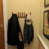 HARMONYCOAT Estante de pared – Perchero de pared de madera maciza con diseño de piano y 5 ganchos abatibles