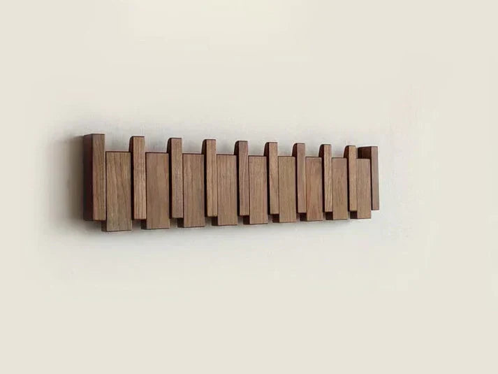 HARMONYCOAT Estante de pared – Perchero de pared de madera maciza con diseño de piano y 5 ganchos abatibles