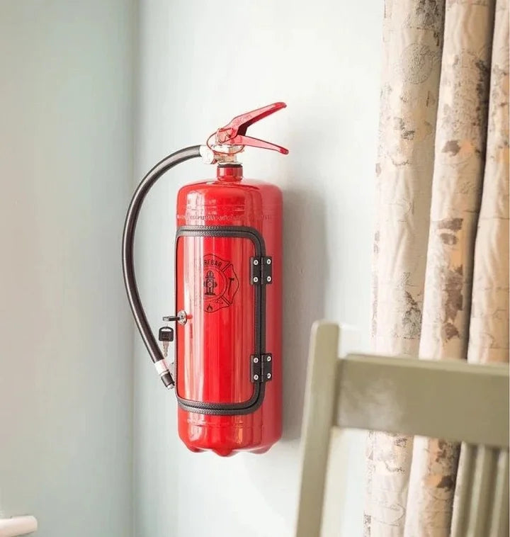 Hidden FireBar – Versteckte Mini-Bar im Feuerlöscher-Design für stilvolle Getränkeaufbewahrung
