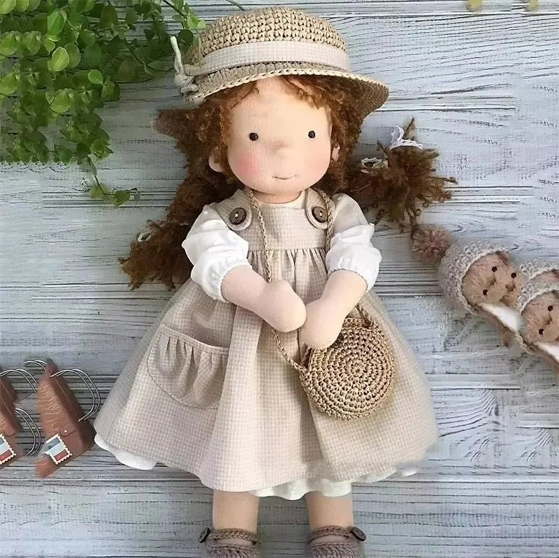 MIRABELLA – Handgefertigte Baumwoll-Waldorfpuppe mit Zubehör