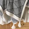 POLYSTRIPE – Couverture polaire géométrique noire et blanche confortable