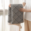 POLYSTRIPE – Couverture polaire géométrique noire et blanche confortable