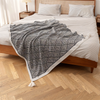 POLYSTRIPE – Couverture polaire géométrique noire et blanche confortable