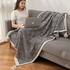 POLYSTRIPE – Couverture polaire géométrique noire et blanche confortable