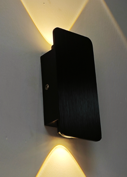 LUMINA ARC – Minimalistische LED Wandleuchte für stilvolles Wohnen