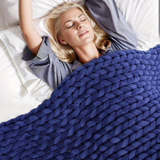 Plushora – Handgefertigte Minky Chunky Decke für Wärme & Komfort
