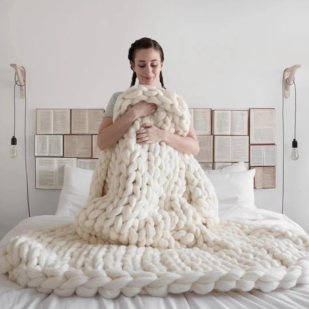 Plushora – Handgefertigte Minky Chunky Decke für Wärme & Komfort