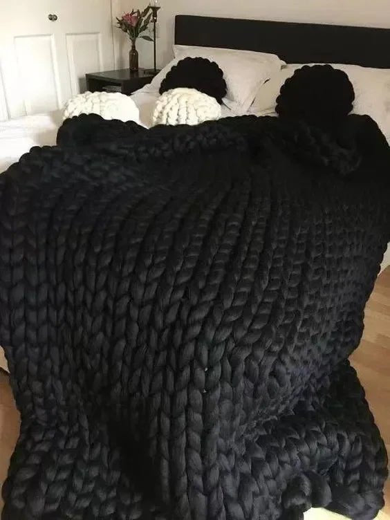 Plushora – Handgefertigte Minky Chunky Decke für Wärme & Komfort