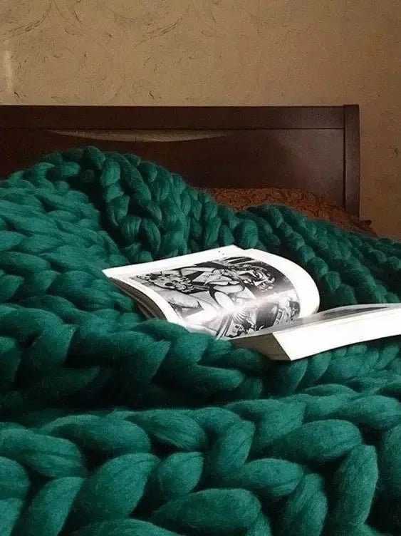 Plushora – Handgefertigte Minky Chunky Decke für Wärme & Komfort