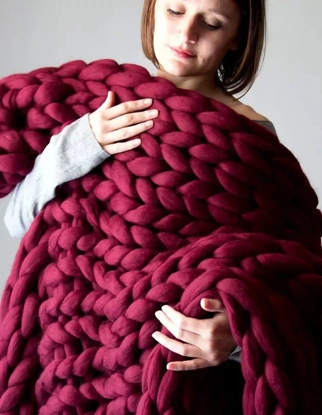 Plushora – Handgefertigte Minky Chunky Decke für Wärme & Komfort
