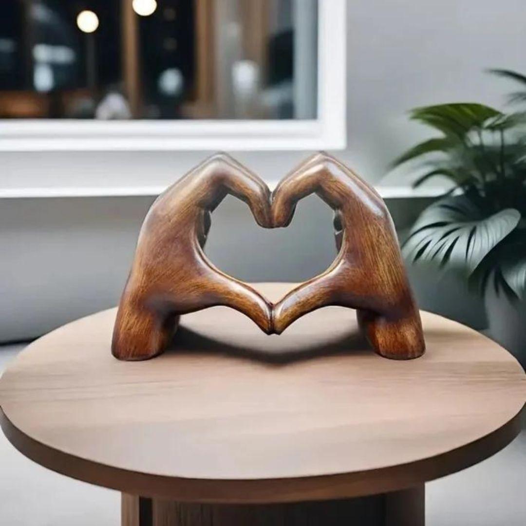 LoveSculpt Madera – Figura decorativa artesanal de madera para un hogar lleno de amor