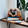 LoveSculpt Madera – Figura decorativa artesanal de madera para un hogar lleno de amor