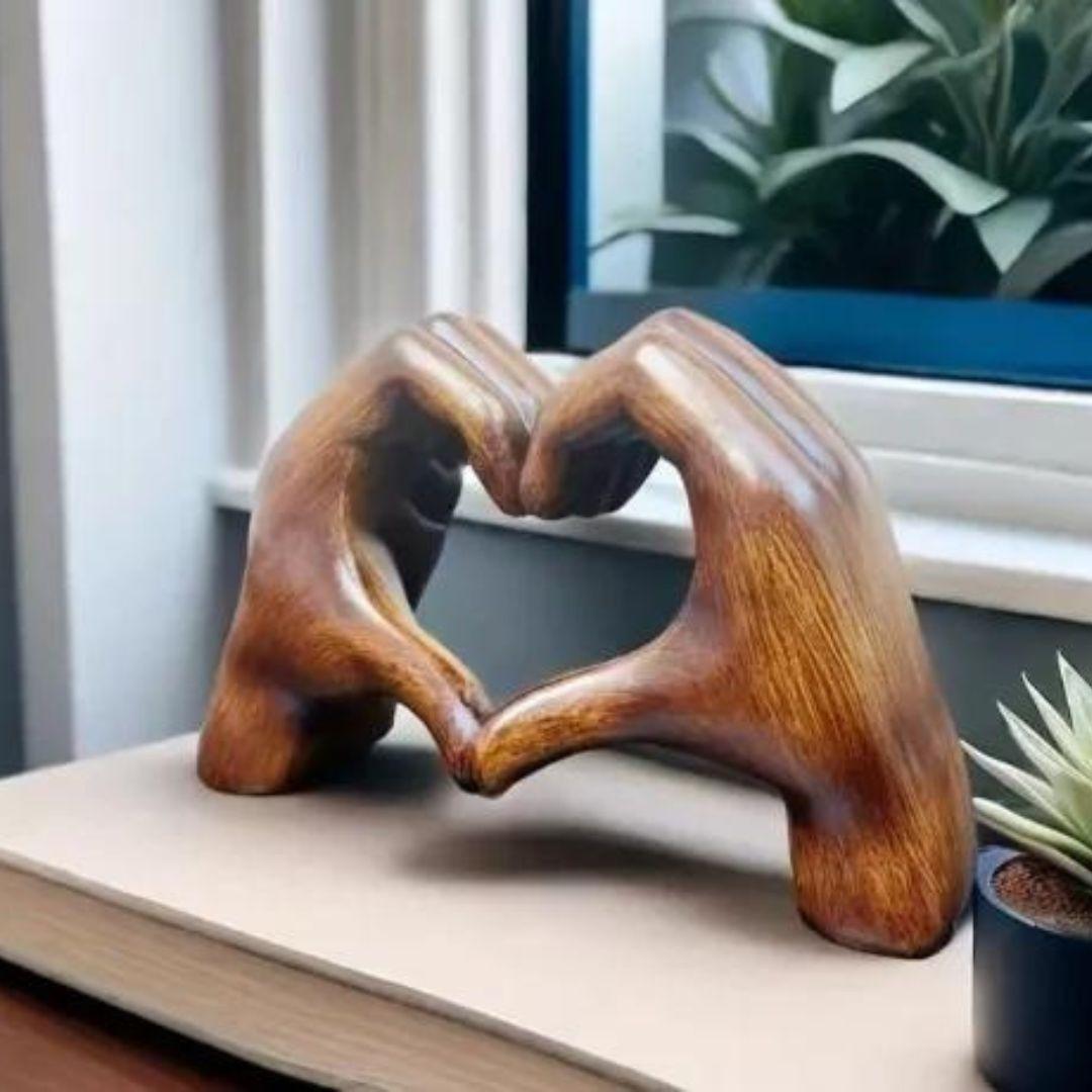 LoveSculpt Madera – Figura decorativa artesanal de madera para un hogar lleno de amor