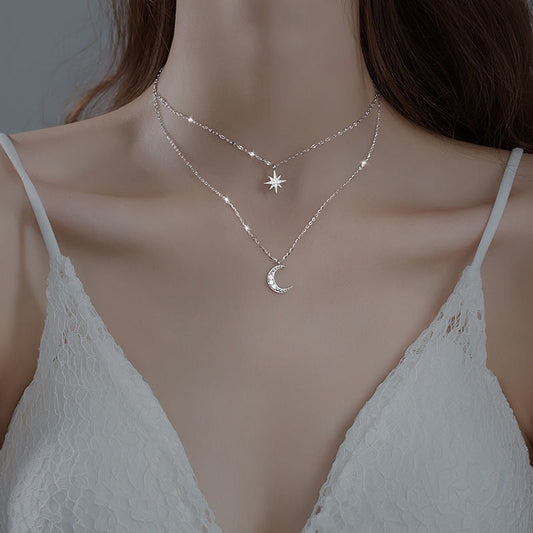 COLLAR MOONSHINE – Collar doble con colgante de luna para una elegancia romántica