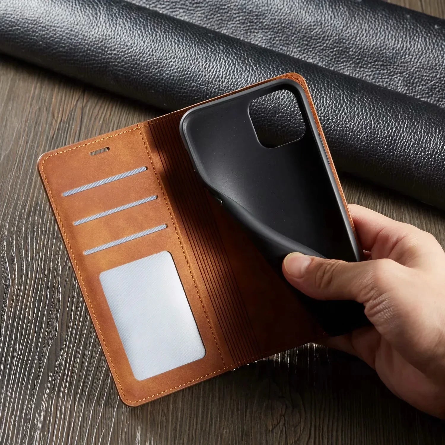 MAGNETCASE – Custodia in pelle magnetica per iPhone con protezione dagli urti