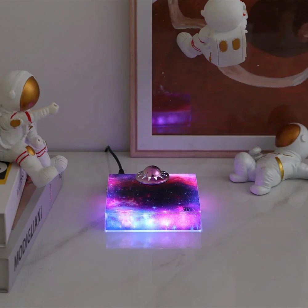 STARGLOW – Magnetische LED Nachtlampe mit schwebendem Raumschiff-Design