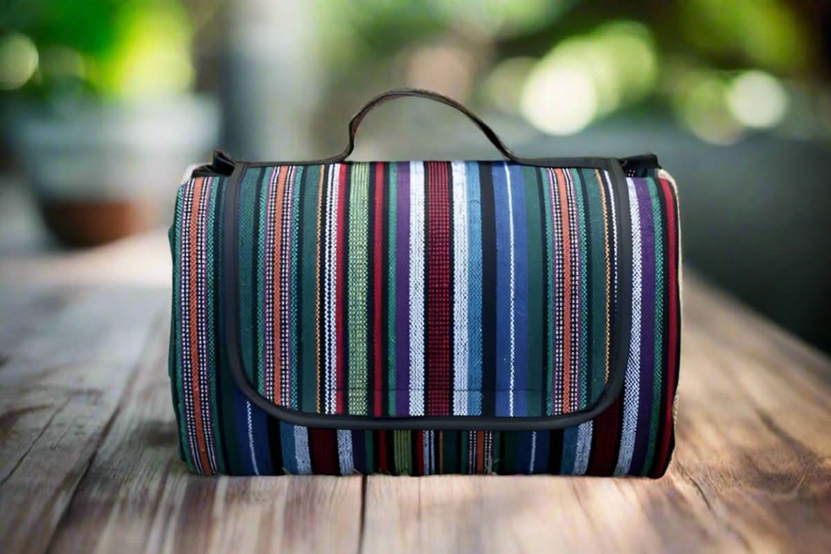 OUTDOORBLANKET – Wasserdichte Picknickdecke mit Ethno-Design für Camping & Ausflüge