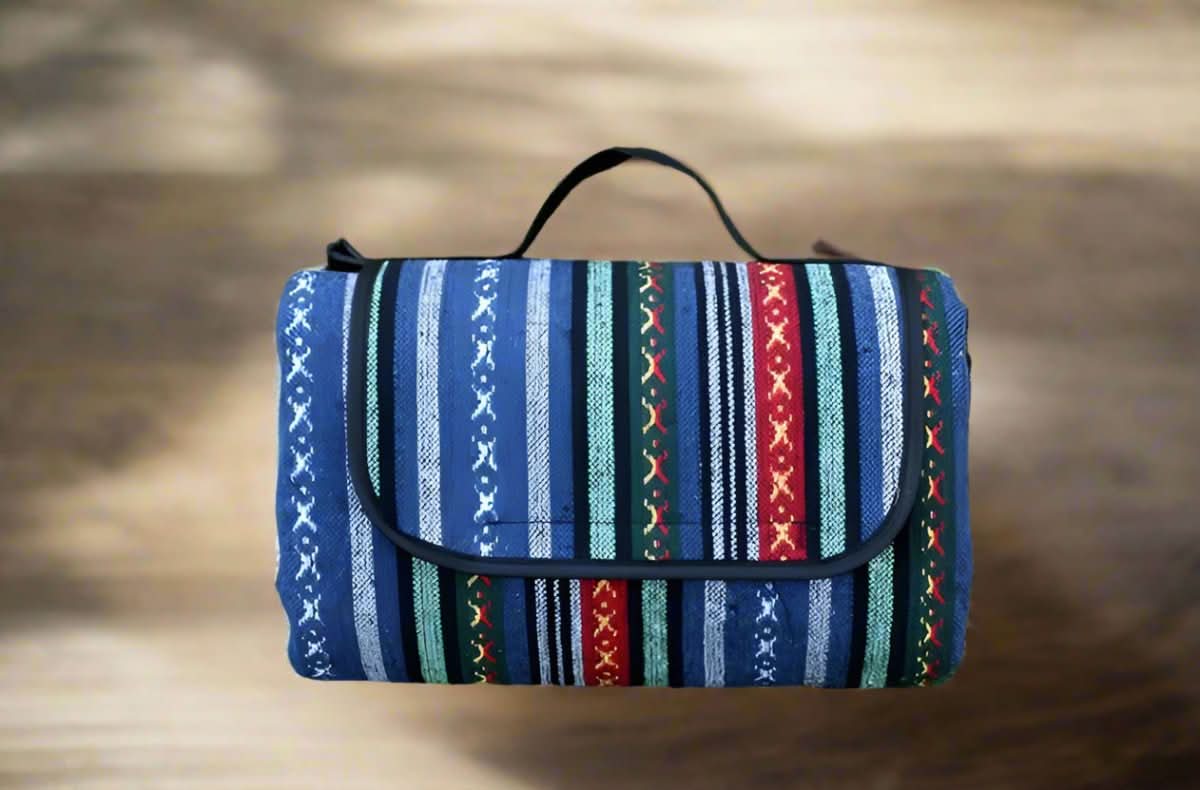 OUTDOORBLANKET – Wasserdichte Picknickdecke mit Ethno-Design für Camping & Ausflüge