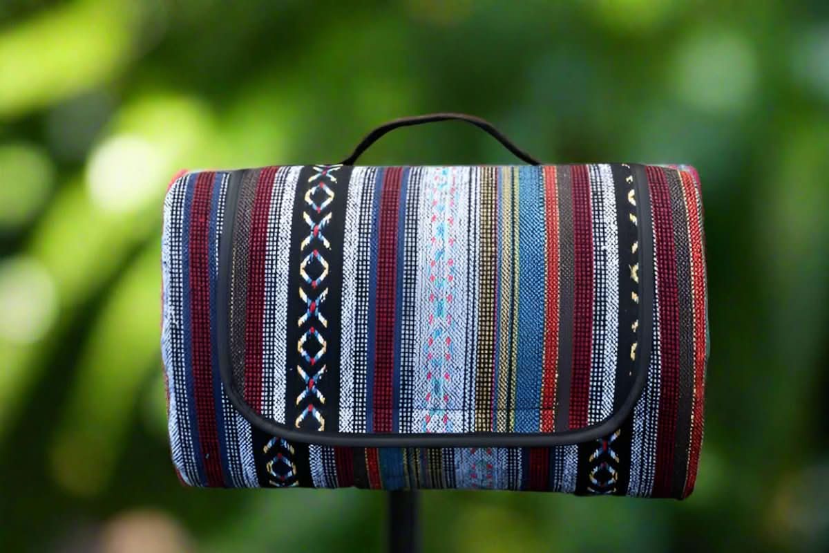 OUTDOORBLANKET – Wasserdichte Picknickdecke mit Ethno-Design für Camping & Ausflüge