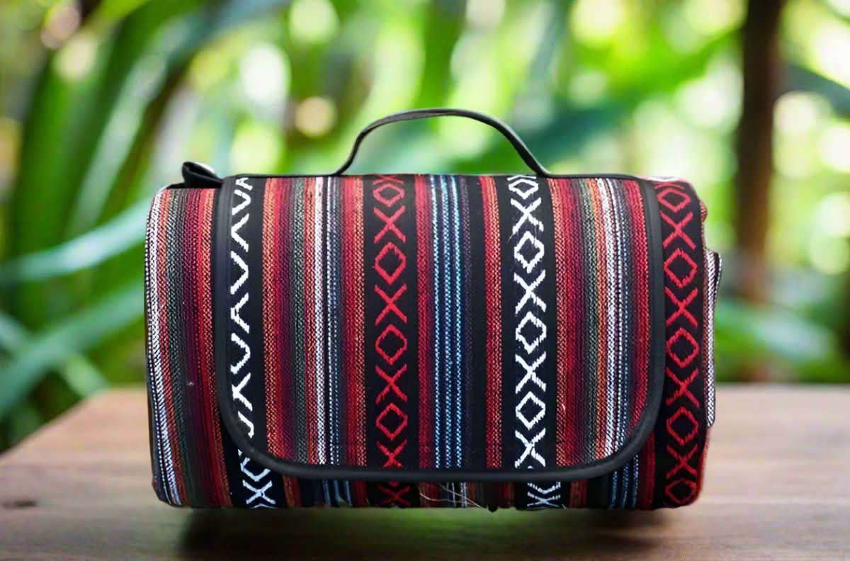 OUTDOORBLANKET – Wasserdichte Picknickdecke mit Ethno-Design für Camping & Ausflüge