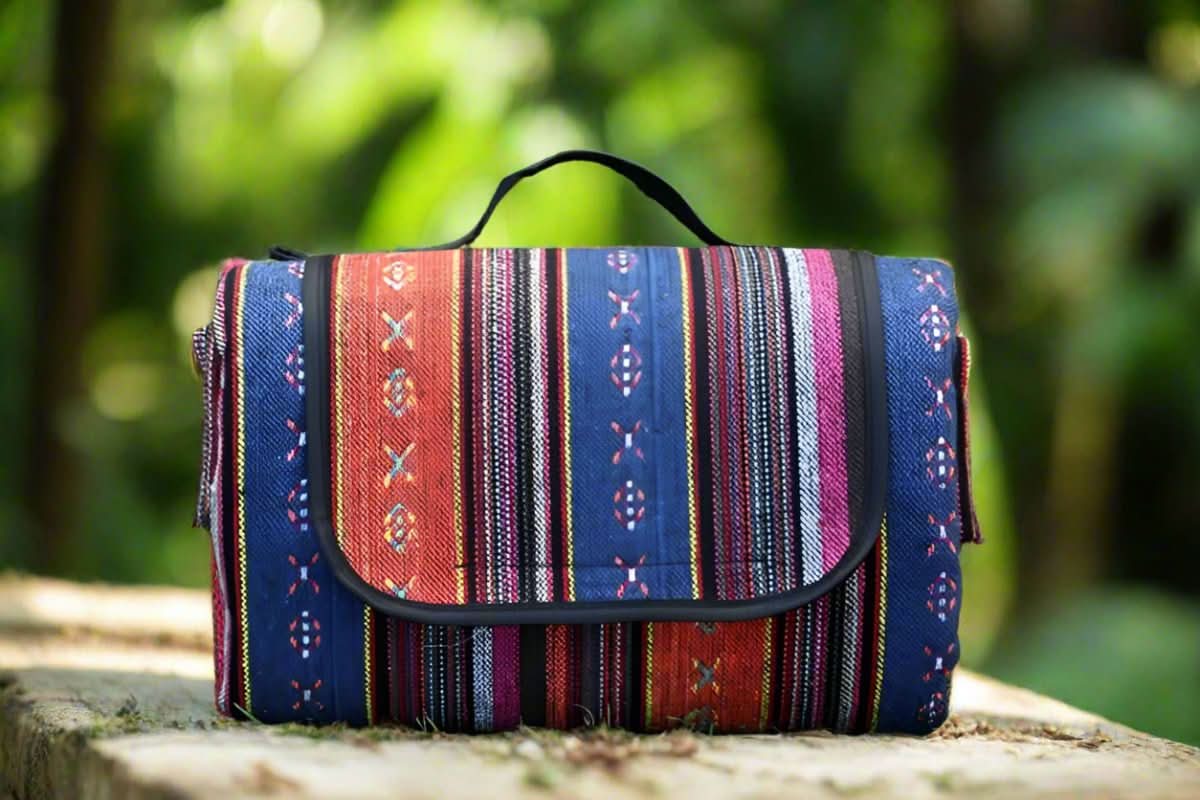 OUTDOORBLANKET – Wasserdichte Picknickdecke mit Ethno-Design für Camping & Ausflüge