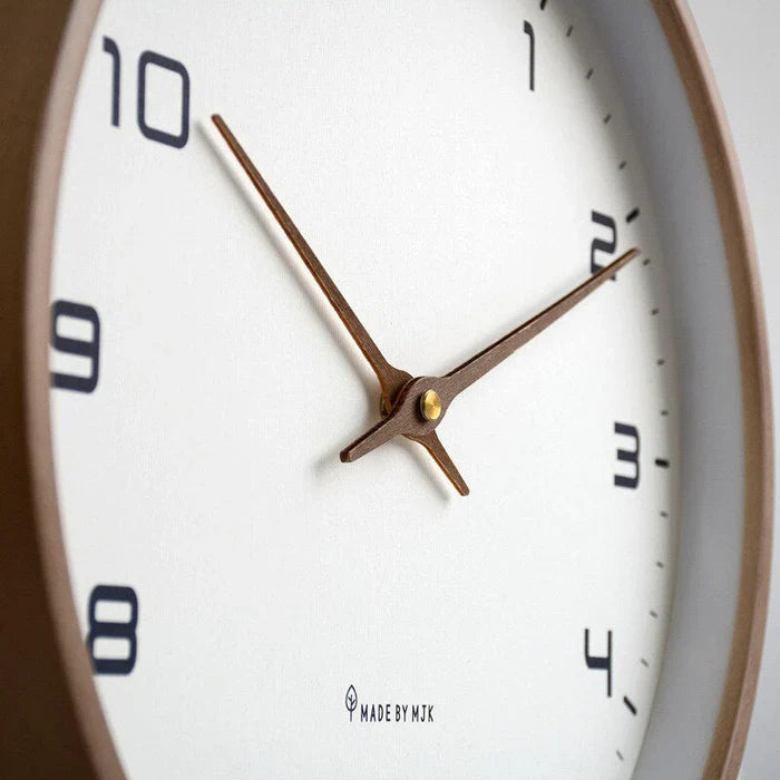 NordicTimber – Reloj de pared de madera elegante para un hogar moderno