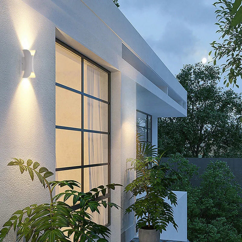 Orr Curved Outdoor Wall Light – Gebogene LED-Wandleuchte mit IP65-Schutz