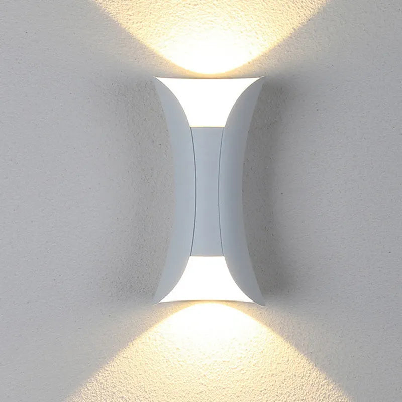Orr Curved Outdoor Wall Light – Gebogene LED-Wandleuchte mit IP65-Schutz