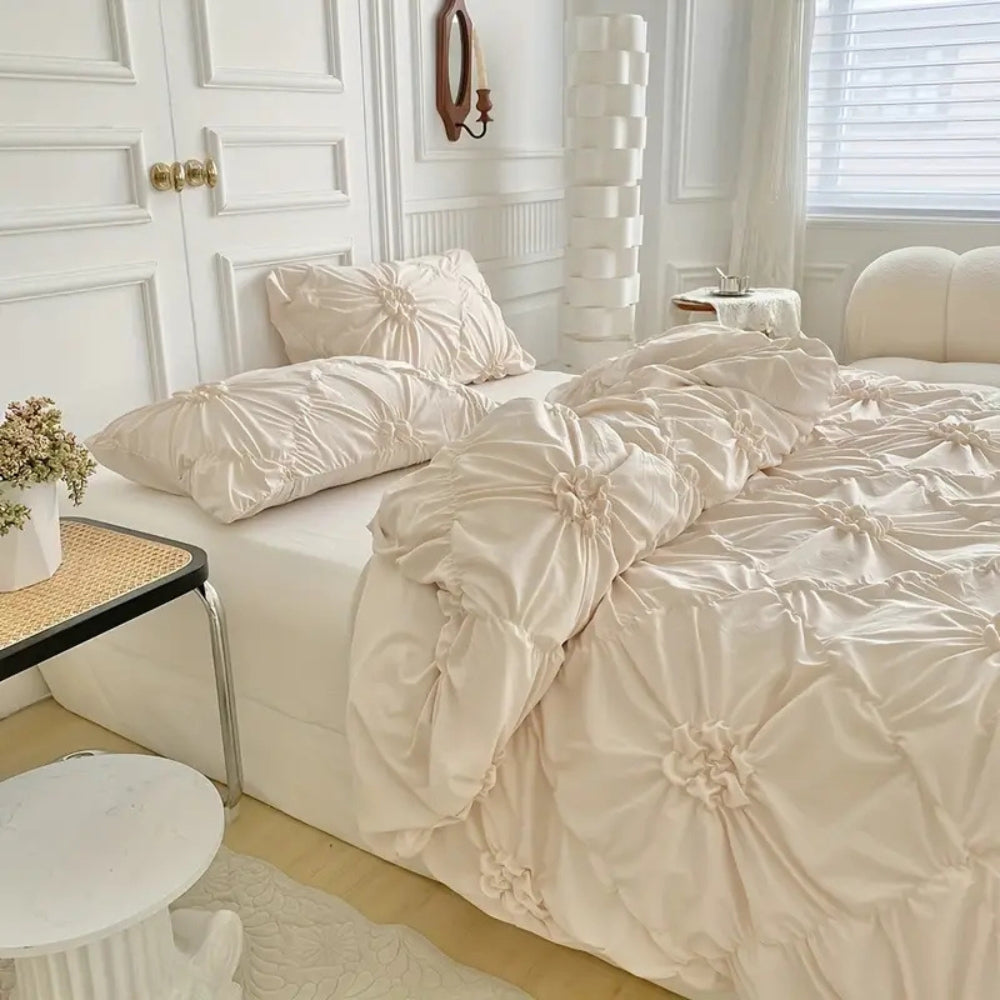 RuffledWeave Duvet Set – Elegantes Rüschblumen Bettbezug Set aus Mikrofaser